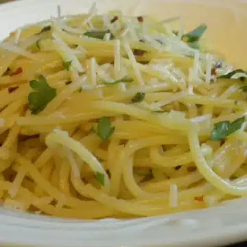 Pasta e Olio ~Spaghetti tossed in garlic, olive oil, butter, and Parmesan for a rich and flavorful dish ready in under 30 minutes.