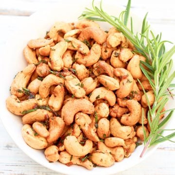 Rosemary Cashews ~ These roasted cashews are a little sweet, a little spicy, completely delicious, and perfect for holiday gifting!