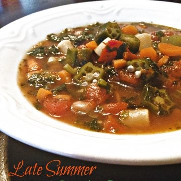 Late Sumer Garden Minestrone ~ This quick and easy 30-minute minestrone takes advantage of the late summer harvest with ingredients from the garden!