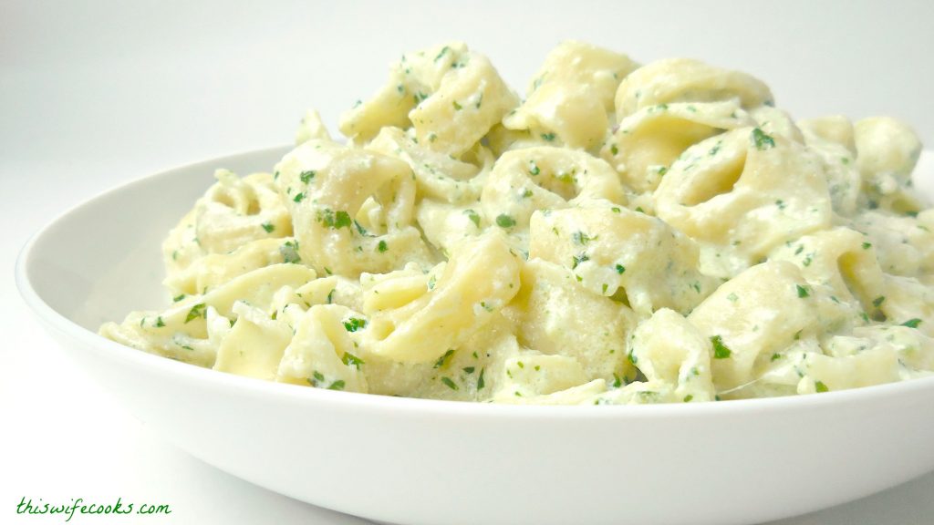 Vegan Tortellini in Creamy Pesto Sauce 