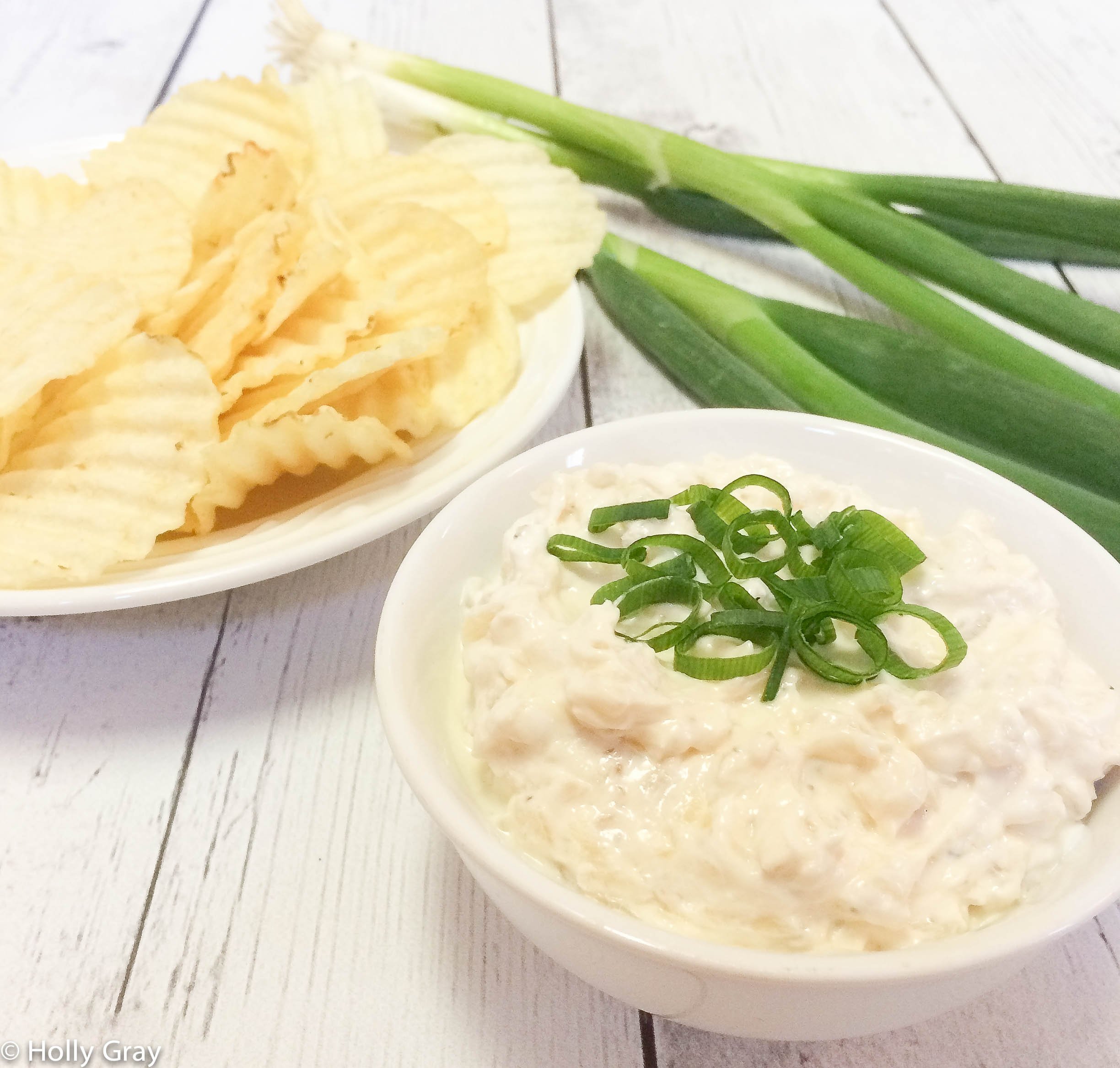 Vegan Caramelized Onion Dip - Perfect for Game Day snacking - This recipe will make you want to ditch the pre-made onion dips for good! via @thiswifecooks