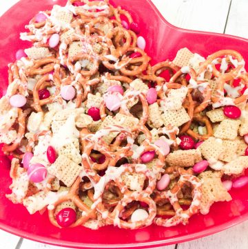 Valentine's Day Party Snack Mix | Sweet and salty crunchy goodness in every bite is what you get with this ridiculously easy and crazy addictive snack!