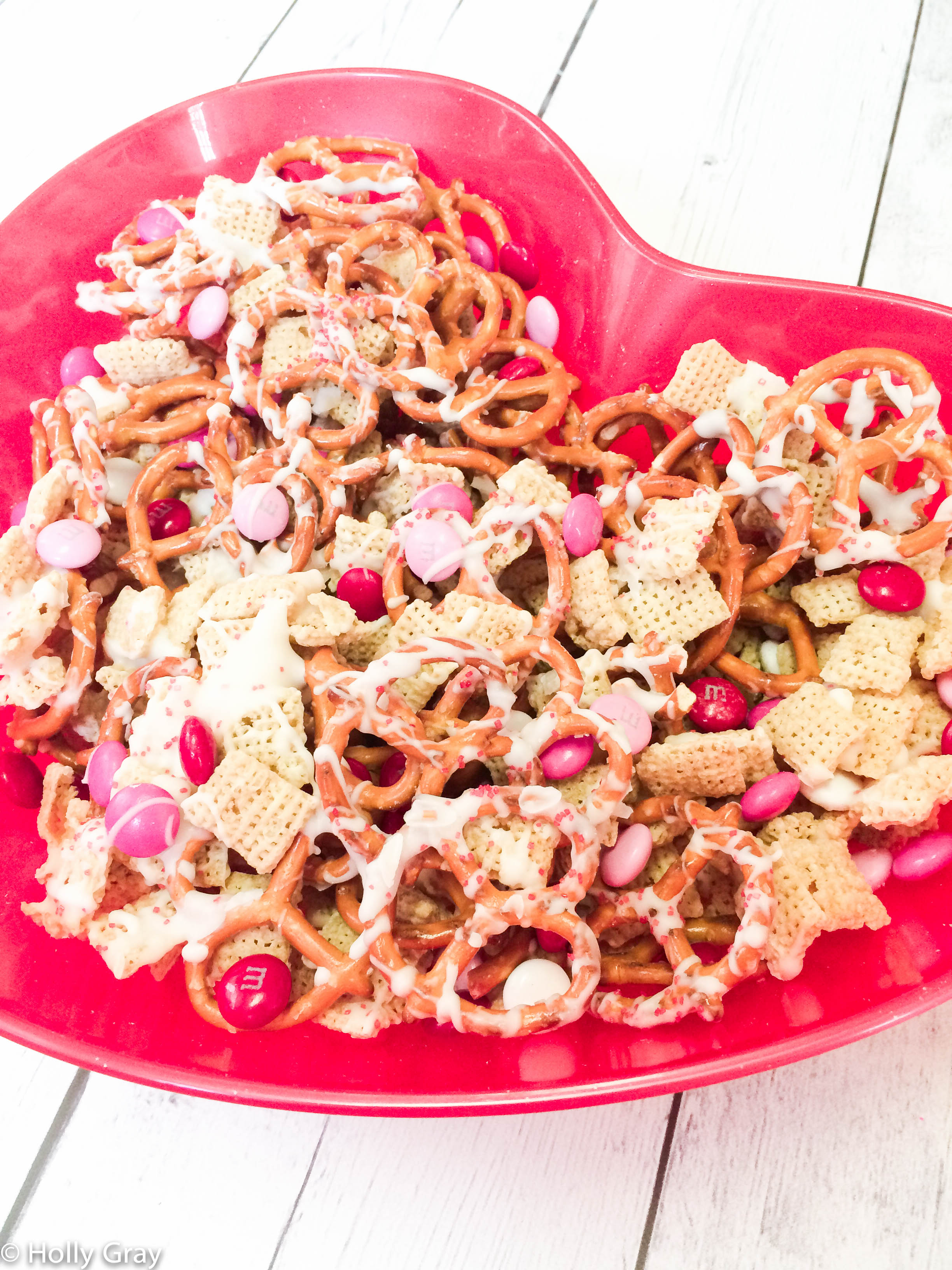 Valentine's Day Party Snack Mix - Sweet and salty goodness in every bite is what you get in this ridiculously easy and crazy addictive snack! via @thiswifecooks