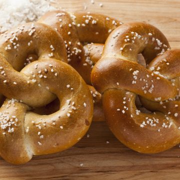 Homemade Soft Pretzels | thiswifecooks.com