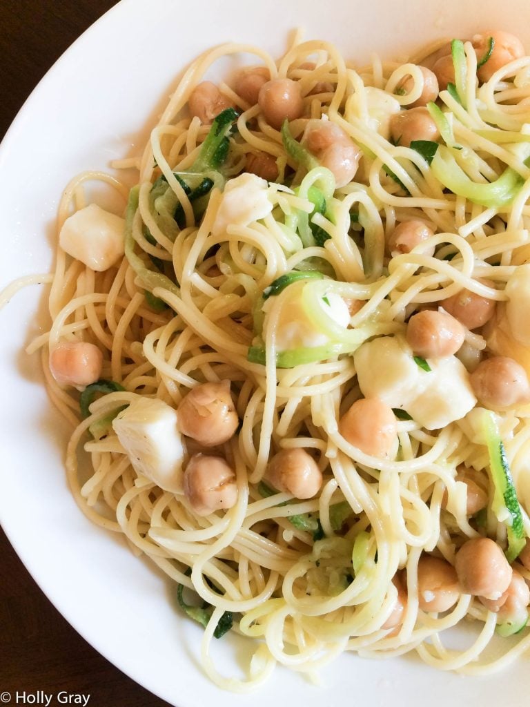 Zucchini & Spaghetti Olio with Chickpeas and Mozzarella | thiswifecooks.com
