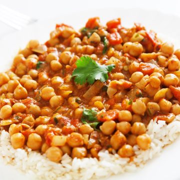 Vegan Channa Masala - This hearty and satisfying vegan version of the Indian classic is ready to serve in around 30 minutes!