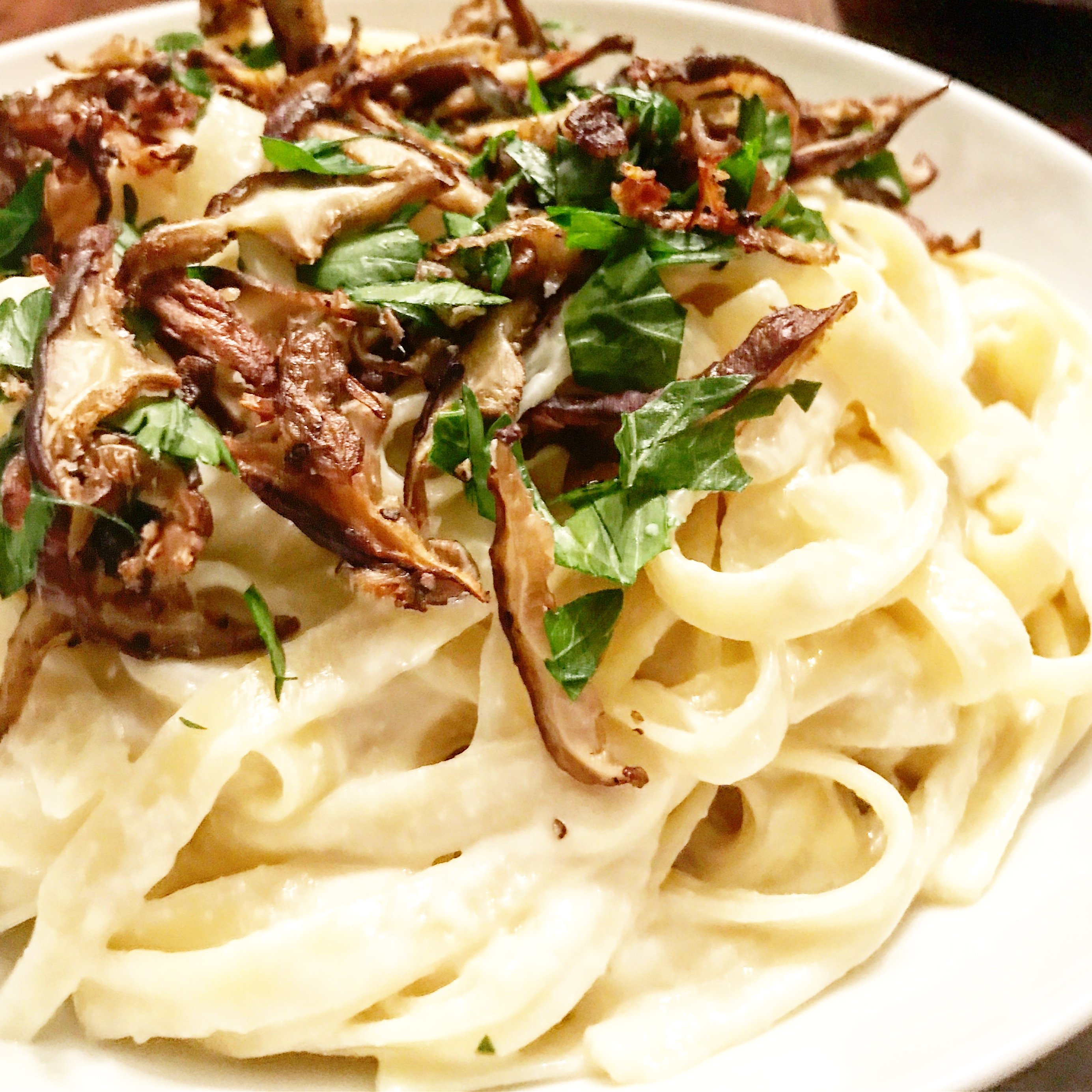 Vegan Fettuccine Alfredo with Shiitake Mushrooms - With all the flavor of a traditional Alfredo pasta, this dish will impress even the toughest critics! via @thiswifecooks