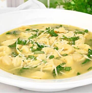 Tortellini en Brodo - A classic Italian soup featuring tortellini and spinach en brodo, "in broth," in 30 minutes! Vegetarian or Vegan.