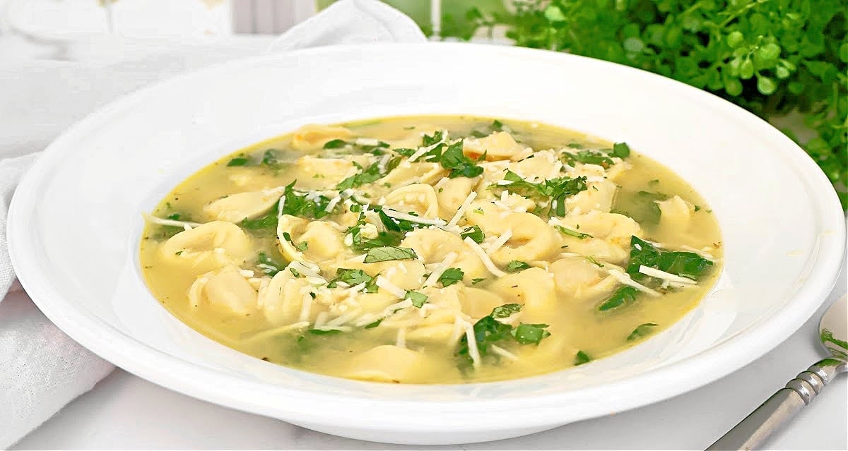 Tortellini en Brodo - A classic Italian soup featuring tortellini and spinach en brodo, "in broth," in 30 minutes! Vegetarian or Vegan.