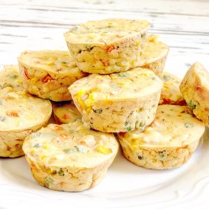 Mini Vegan Quiche Cups - A quick & easy grab-and-go breakfast! One pan will last you for breakfasts all week and you can also freeze them for later.
