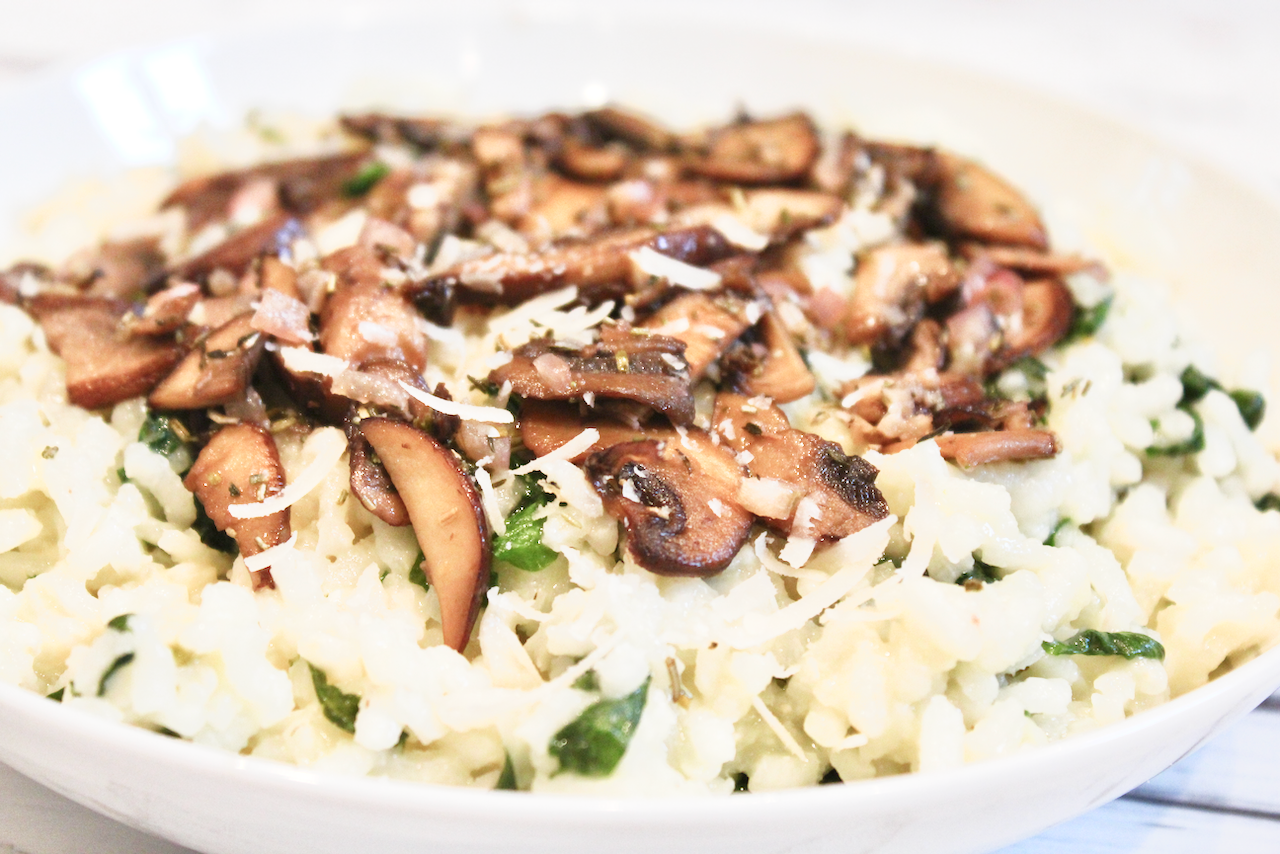 Vegan Smoked Gouda Risotto with Spinach and Mushrooms - Rich, creamy, smoky, and beautiful spinach risotto topped with herbed mushrooms and parmesan. via @thiswifecooks