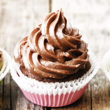 Vegan Chocolate Buttercream Frosting - Only 5 ingredients! If you're looking for an easy, classic, vegan chocolate buttercream frosting without eggs or dairy,  you've found it!