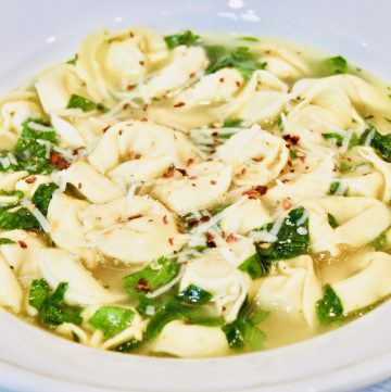Vegan Tortellini & Spinach en Brodo - A classic Italian soup of tortellini and spinach en brodo "in broth" in 30 minutes!