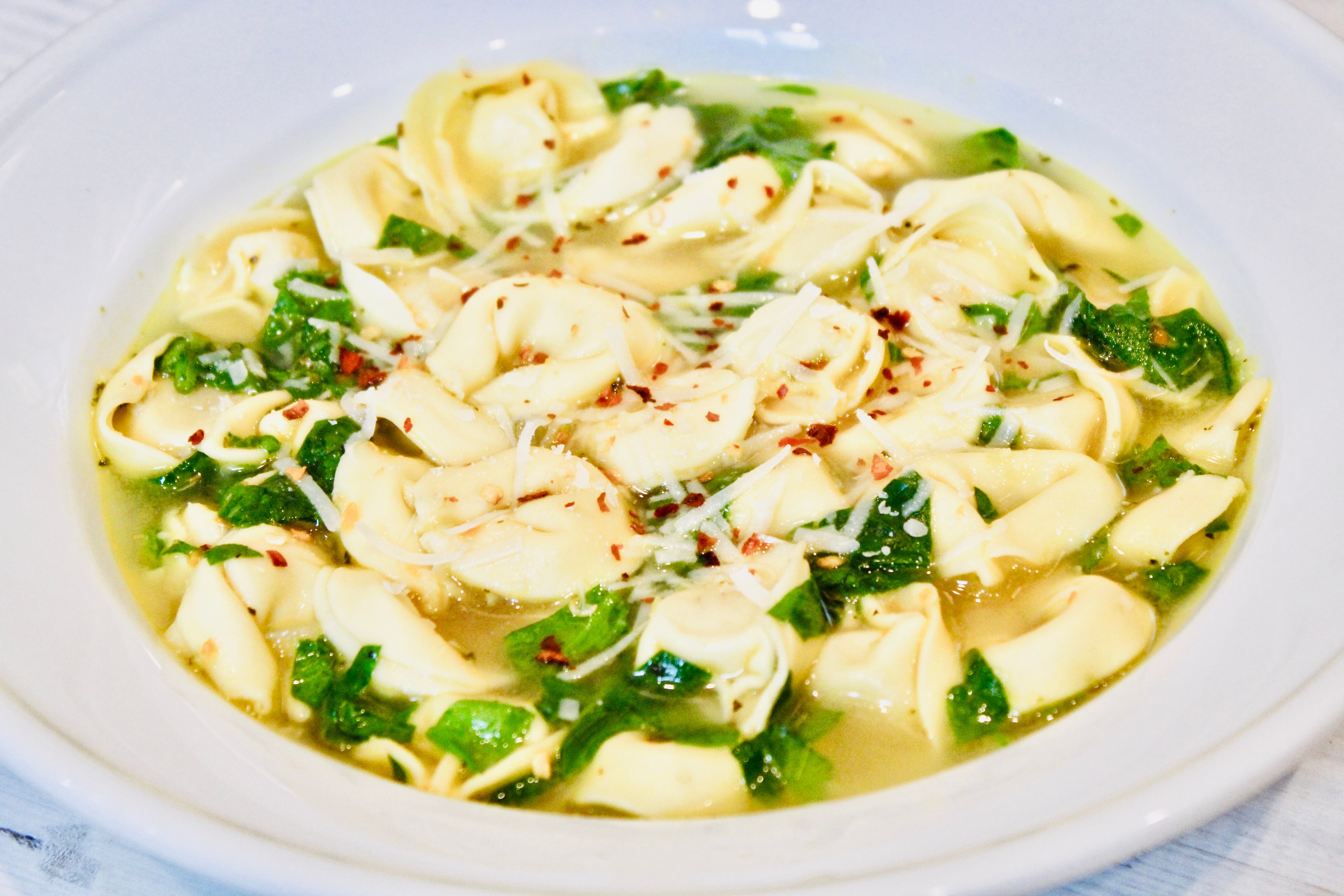 Vegan Tortellini & Spinach en Brodo - A classic Italian soup of tortellini and spinach en brodo "in broth" in 30 minutes! via @thiswifecooks