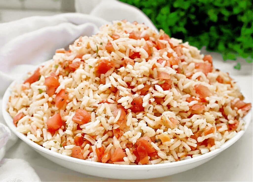 5-Ingredient Spanish Rice ~ A quick and easy side dish to complement your next Mexican dinner or Cinco de Mayo feast! Vegetarian or Vegan.