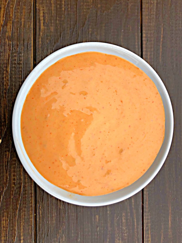 Vegan Russian Dressing - A dairy-free version of the classic dressing and sandwich spread! #vegandressing #dairyfreesaladdressing