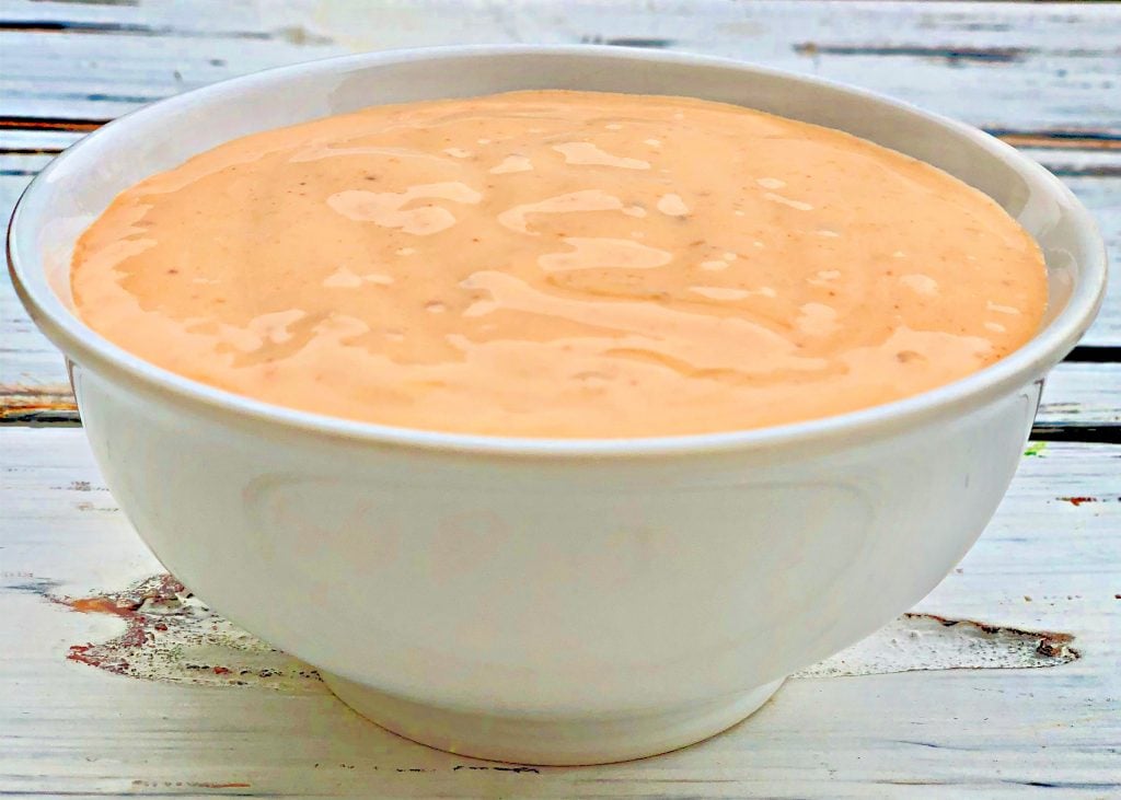 Vegan Russian Dressing recipe - A dairy-free version of the classic dressing and sandwich spread! #vegandressing #dairyfreesaladdressing