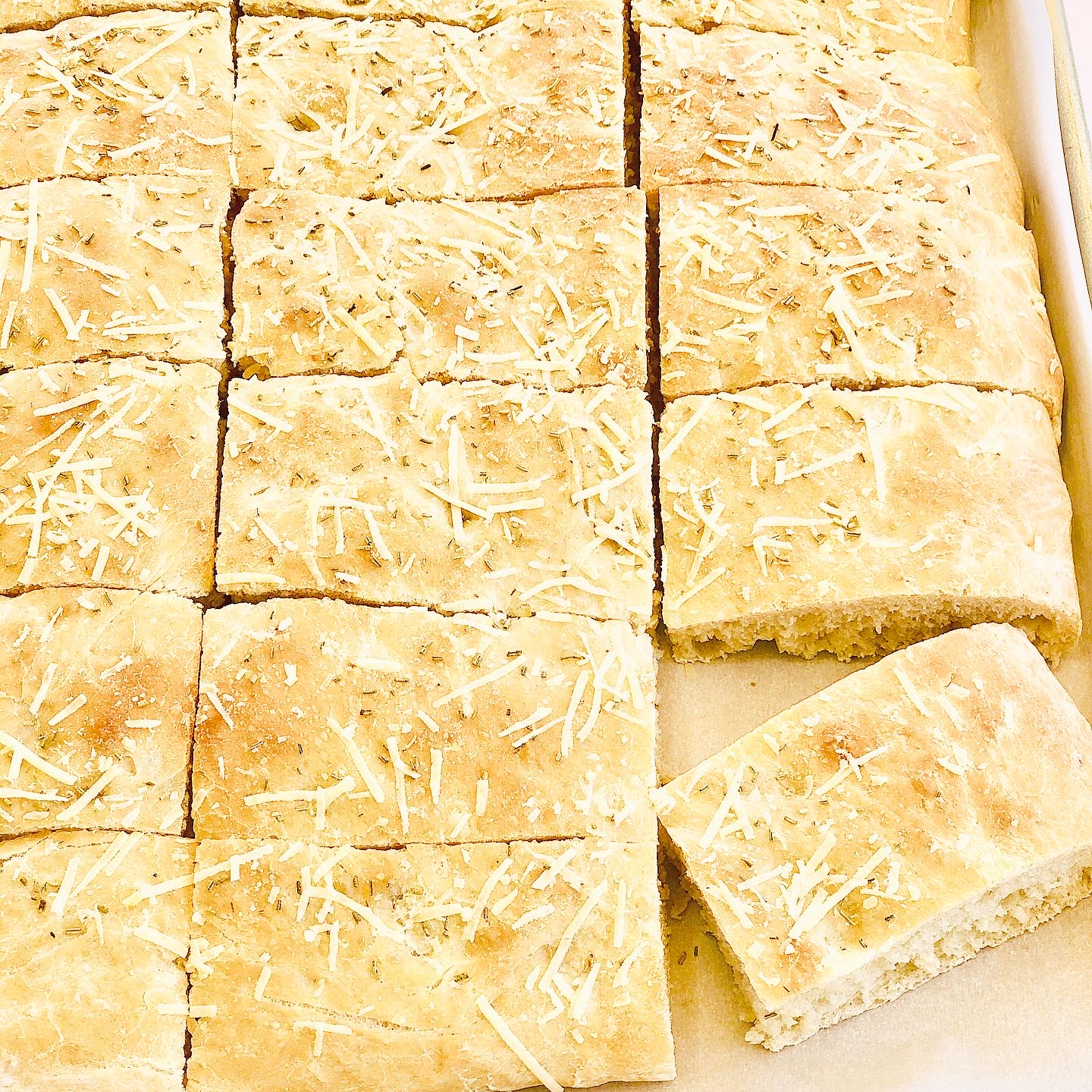 Rosemary Parmesan Focaccia Bread - Simple and super easy to make, this versatile flatbread pairs perfectly with all kinds of pasta dishes, soups, and salads. It's also delicious as a sandwich bread!