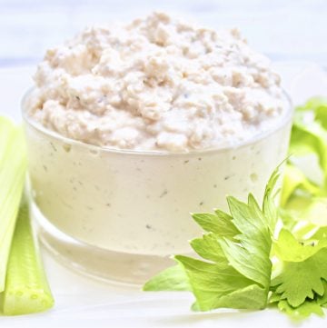 Vegan Blue Cheese Dip ~ 5 minutes and a handful of ingredients are all you need to whip up this tangy, dairy-free version of classic blue cheese dip.