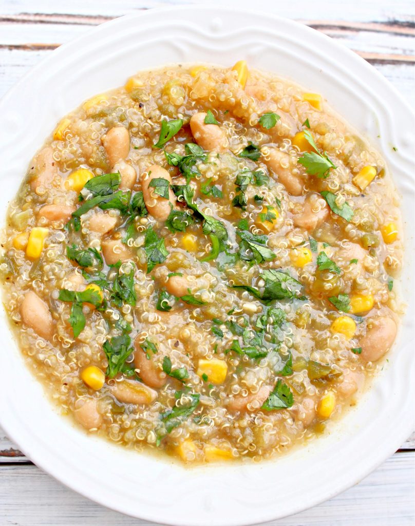 White Bean Chili ~ This hearty and healthy crockpot chili recipe is super simple to make and loaded with good-for-you, budget-friendly ingredients.