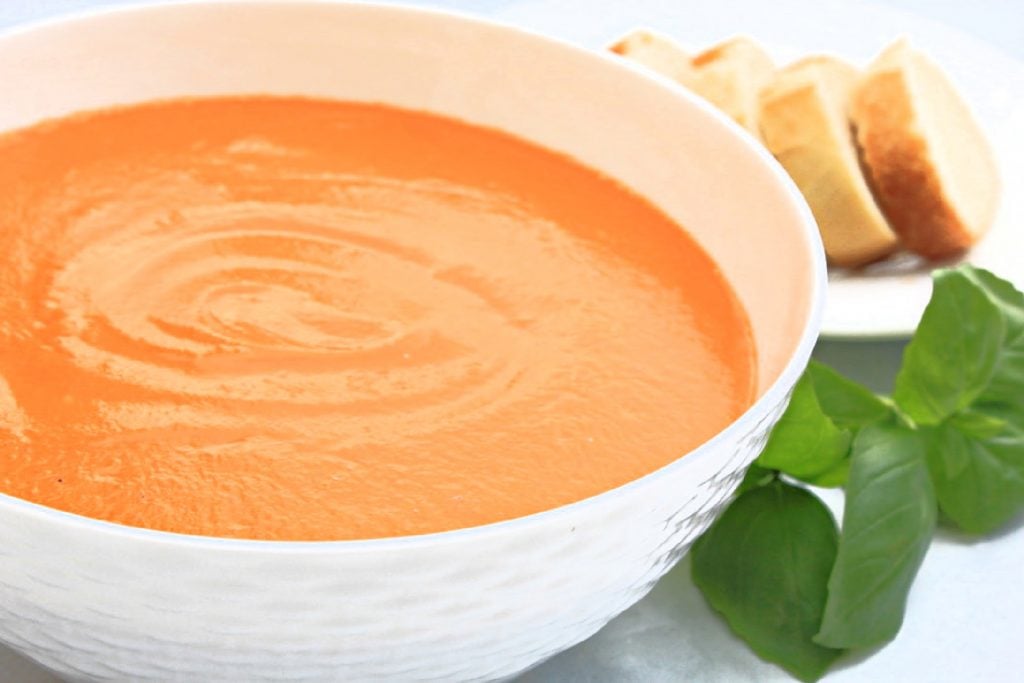 Vegan Tomato Bisque ~ This luscious tomato soup is easy to make with only a handful of ingredients and ready to serve in under 20 minutes!