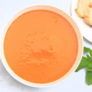 Vegan Tomato Bisque ~ This luscious tomato soup is easy to make with only a handful of ingredients and ready to serve in under 20 minutes!