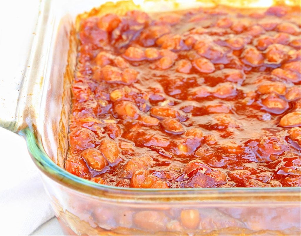 Vegan BBQ Baked Beans ~ A sweet and savory summer side dish that pairs well with burgers, grilled veggies, and pasta salads. Perfect for Father's Day weekend or the 4th of July!