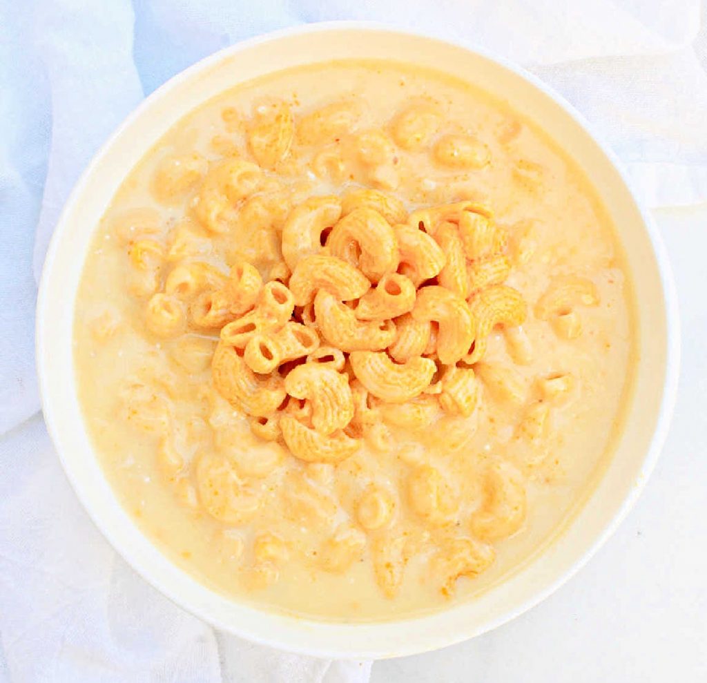 Leftover Mac & Cheese Soup ~ Got mac and cheese leftover from Thanksgiving? Bring your side dish back to life by serving it in a whole new way!