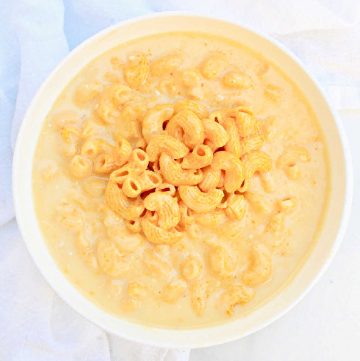 Leftover Mac & Cheese Soup ~ Got mac and cheese leftover from Thanksgiving? Bring your side dish back to life by serving it in a whole new way!