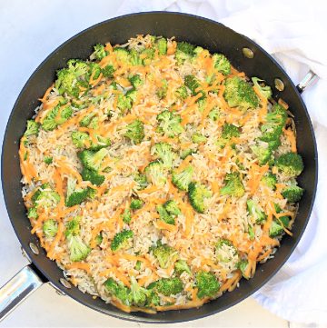 Broccoli Cheddar Rice ~ This quick and easy one-pot dish is perfect for busy weeknights and so much better than pre-packaged rice mixes!