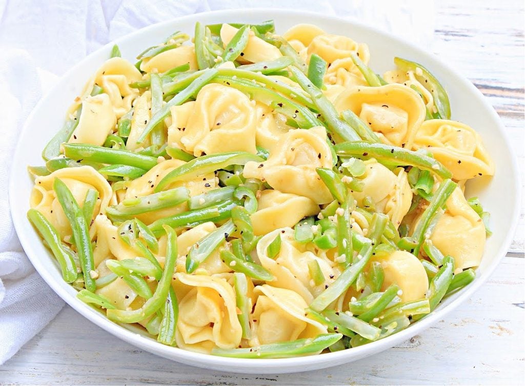 Tortellini and Green Beans ~ Quick and easy dinner with simple ingredients. Ready to serve in 15 minutes!