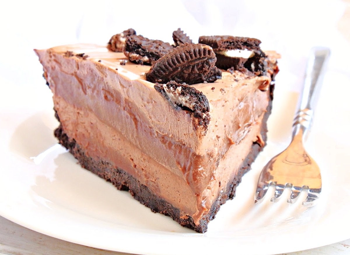 Oreo Chocolate Cream Pie ~ This no-bake pie is so rich and decadent, your guests won't even know or care that it's dairy-free! No nuts or tofu!