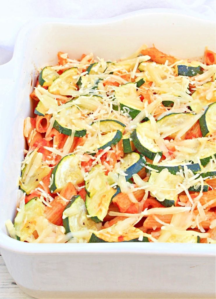 Zucchini Pasta Bake ~ This no-fuss comfort food casserole is perfect for busy weeknights or lazy Sunday dinner!