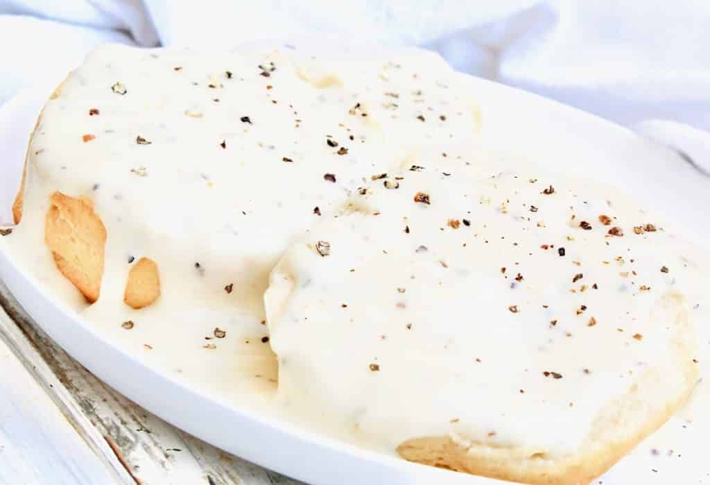 White Pepper Gravy ~ Southern-style country gravy made with all plant-based ingredients!