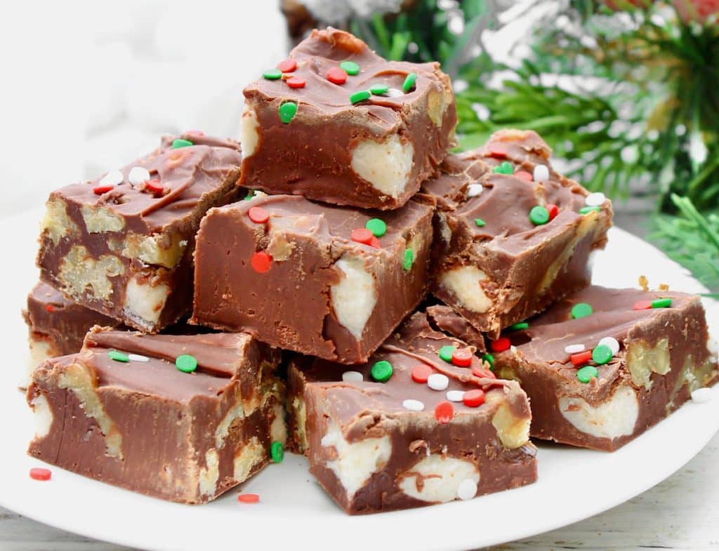 Vegan Christmas Fudge ~ This rich and creamy chocolate fudge is easy to make in the microwave with just 5 simple ingredients!