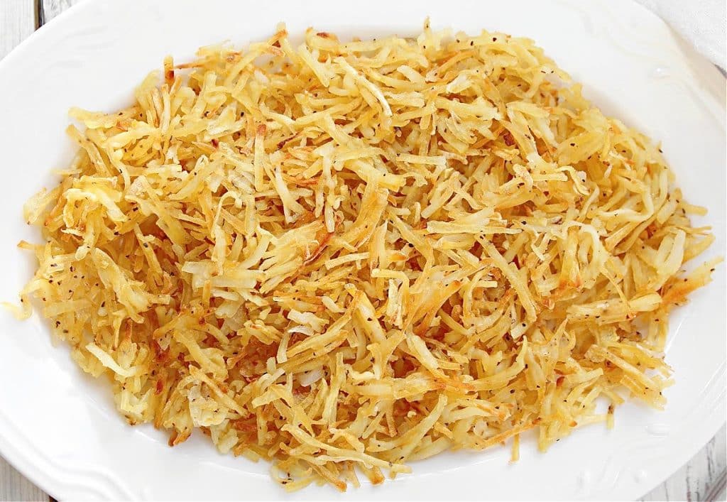 Oven Hash Browns ~ The best way to get evenly cooked and perfectly crispy hash browns is to get them off the stove and into the oven!
