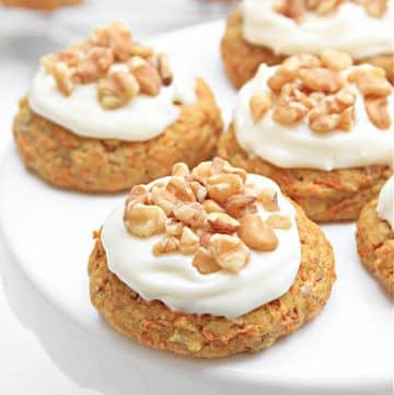 Carrot Cake Cookies ~ All the classic flavors of traditional carrot cake and creamy frosting in a bite-sized indulgence, perfect for Easter brunch!
