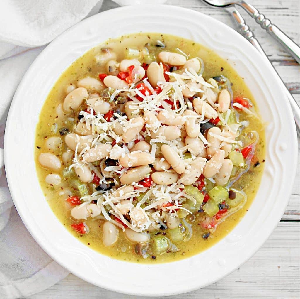 Pesto White Bean Soup ~ Hearty Italian-inspired soup that combines the creamy goodness of white beans with the zesty flavors of pesto. #plantbased #vegetarian #vegan