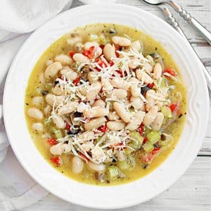 Pesto White Bean Soup ~ Hearty Italian-inspired soup that combines the creamy goodness of white beans with the zesty flavors of pesto. #plantbased #vegetarian #vegan