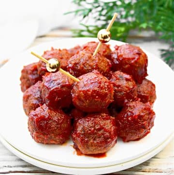 Vegan Cocktail Meatballs ~ Savory bite-sized and plant-based meatballs, perfect for the holiday season! Stovetop and slow cooker options.
