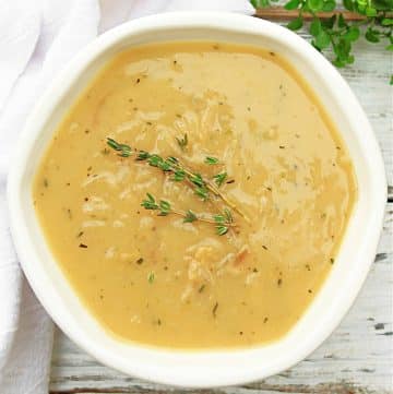 Caramelized Onion Gravy ~ Delicious onion gravy that's easy to make with simple plant-based ingredients! Serve over mashed potatoes for Thanksgiving or Christmas dinner!