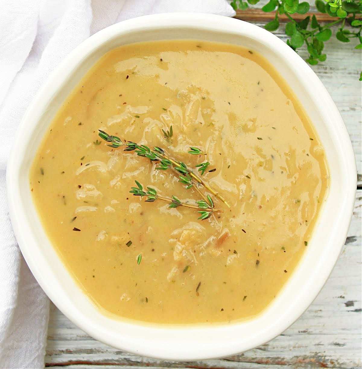 Vegan Gravy with Caramelized Onions - Champagne Tastes®