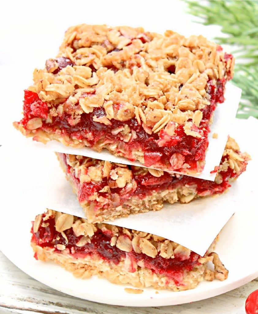 Cranberry Streusel Bars ~ An easy sweet treat for the holiday season and a great way to use leftover cranberry sauce!