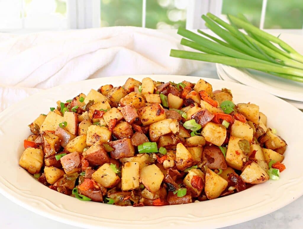 Potatoes O'Brien ~ Easy and classic Irish side dish with crispy potatoes, red and green bell peppers and onions.