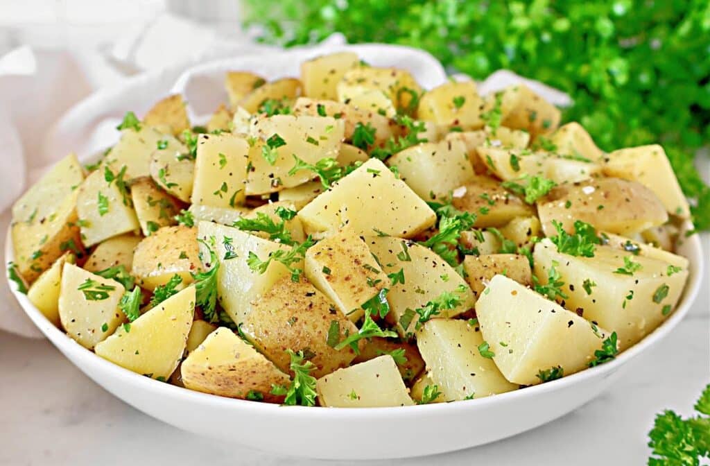 Parsley Potato Salad ~ Warm potatoes mixed with fragrant parsley and tangy oil and vinegar dressing. Quick and easy recipe. Vegetarian and Vegan.