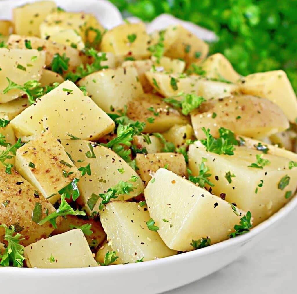 Parsley Potato Salad ~ Warm potatoes mixed with fragrant parsley and tangy oil and vinegar dressing. Quick and easy recipe. Vegetarian and Vegan.