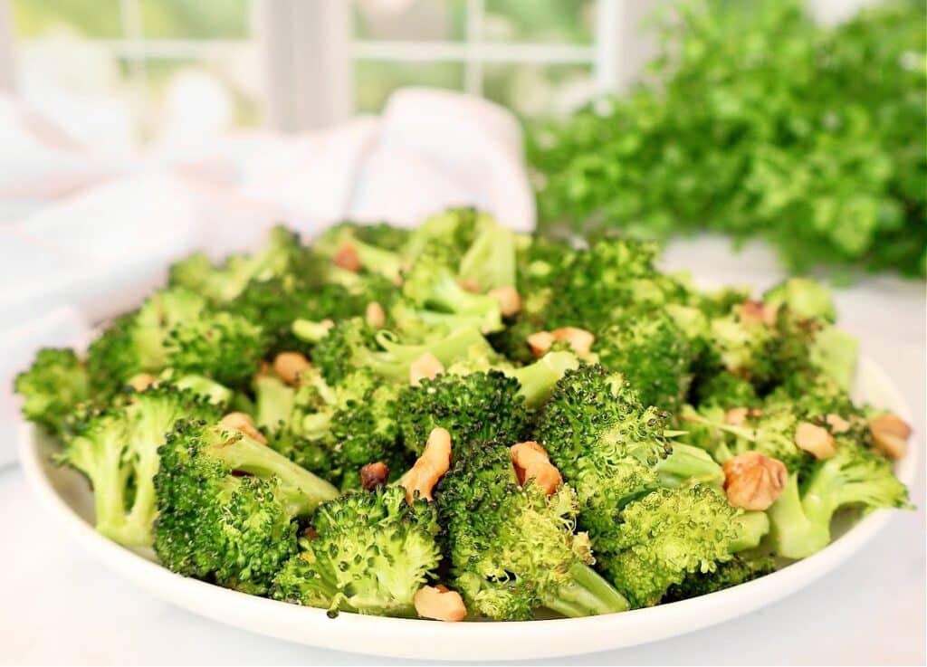 Roasted Broccoli with Walnuts ~ Simple yet flavorful side dish with lightly seasoned fresh broccoli and crunchy walnuts.