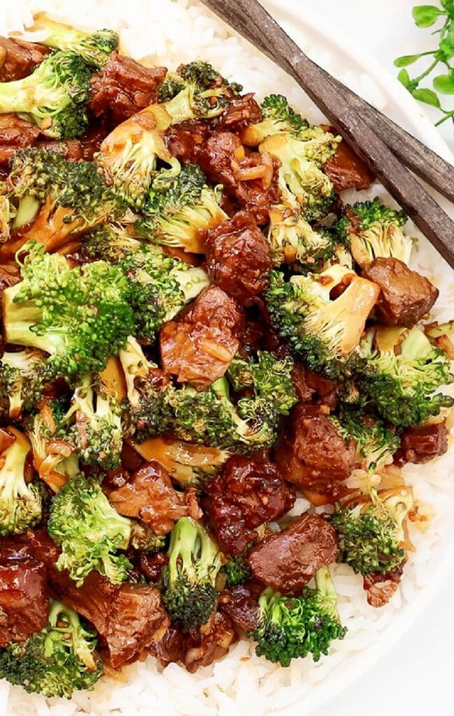 Vegan Beef and Broccoli ~ Plant-based version of classic Chinese takeout with fresh broccoli and vegan beef steak over fluffy Jasmine rice.