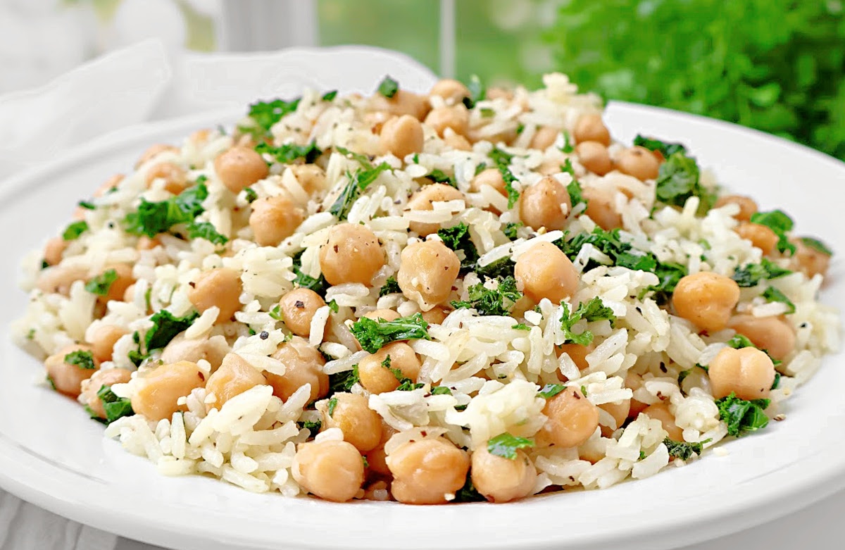 Kale and Chickpea Rice Pilaf ~ Earthy kale, hearty chickpeas, and fragrant Jasmine rice in an easy, well-balanced dish that's as nutritious as it is flavorful.