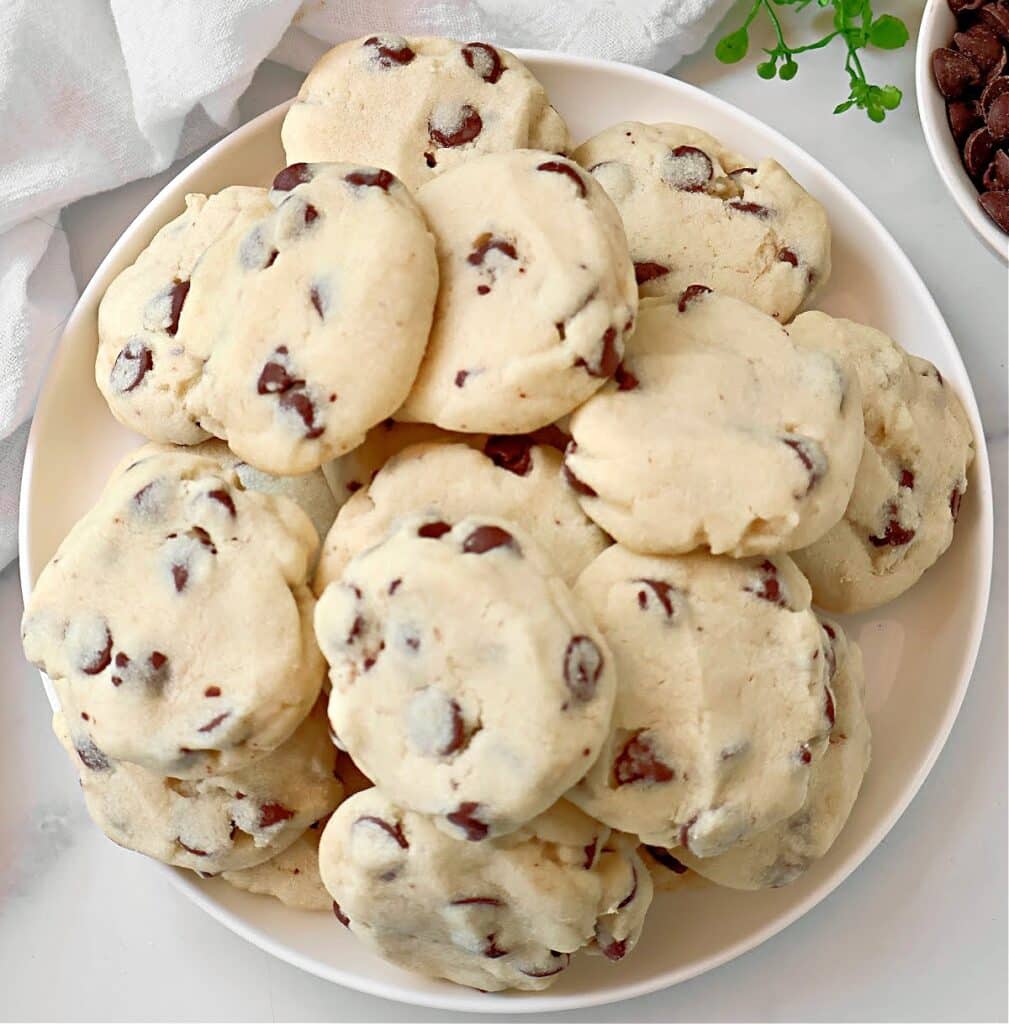 Chocolate Chip Shortbread Cookies ~ Buttery shortbread cookies studded with chocolate chips for a simple yet indulgent treat.